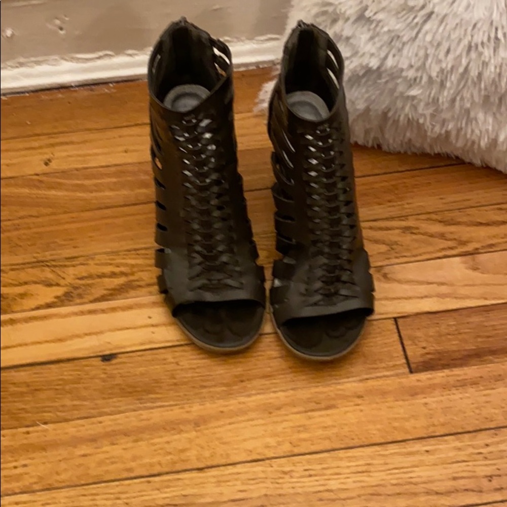 Cute leather Indigo block heels!